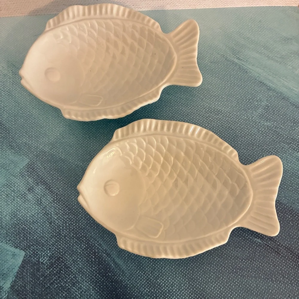 Fish-Shaped Ceramic Plates